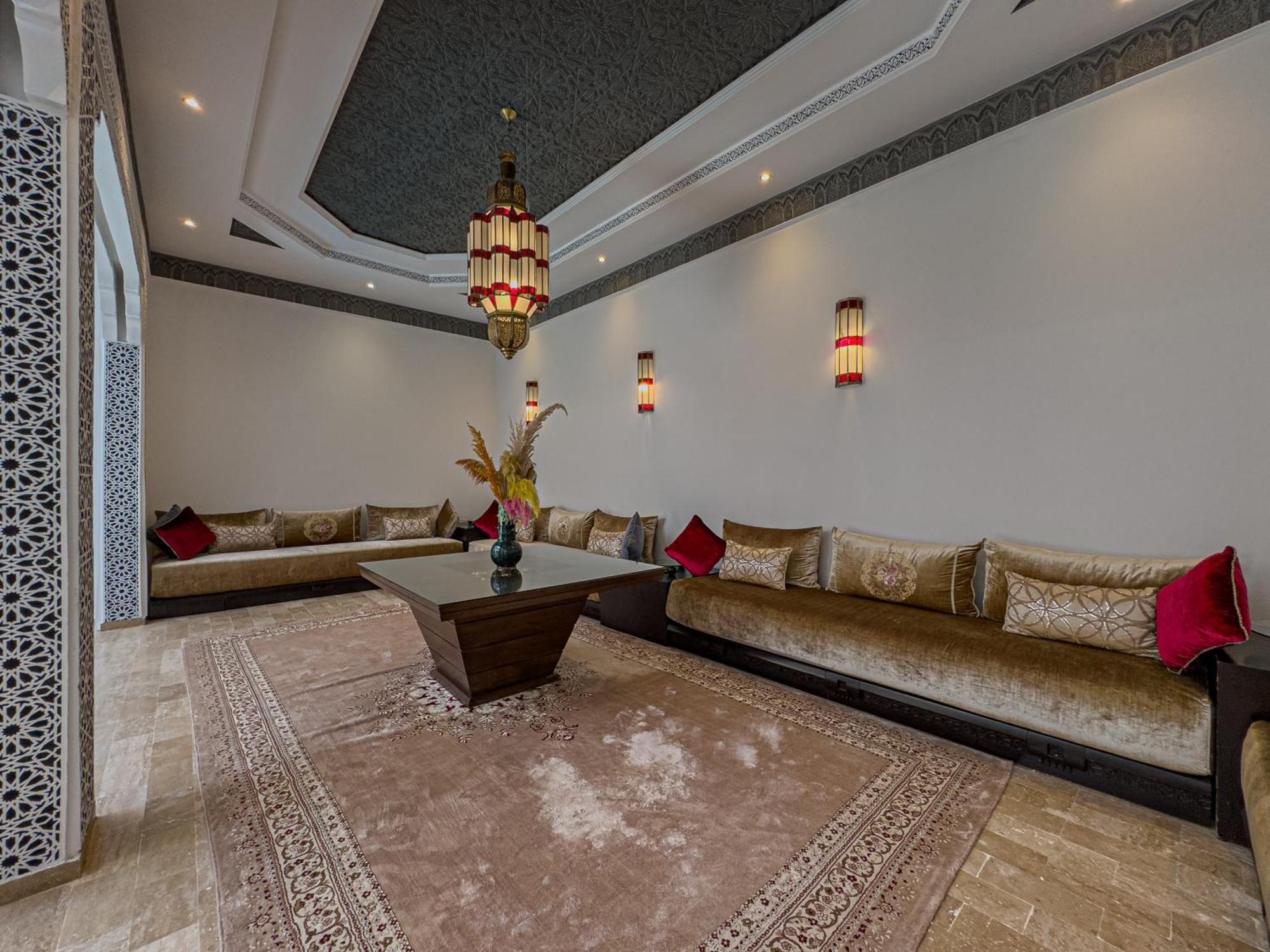 Tonaroz Gold Riad