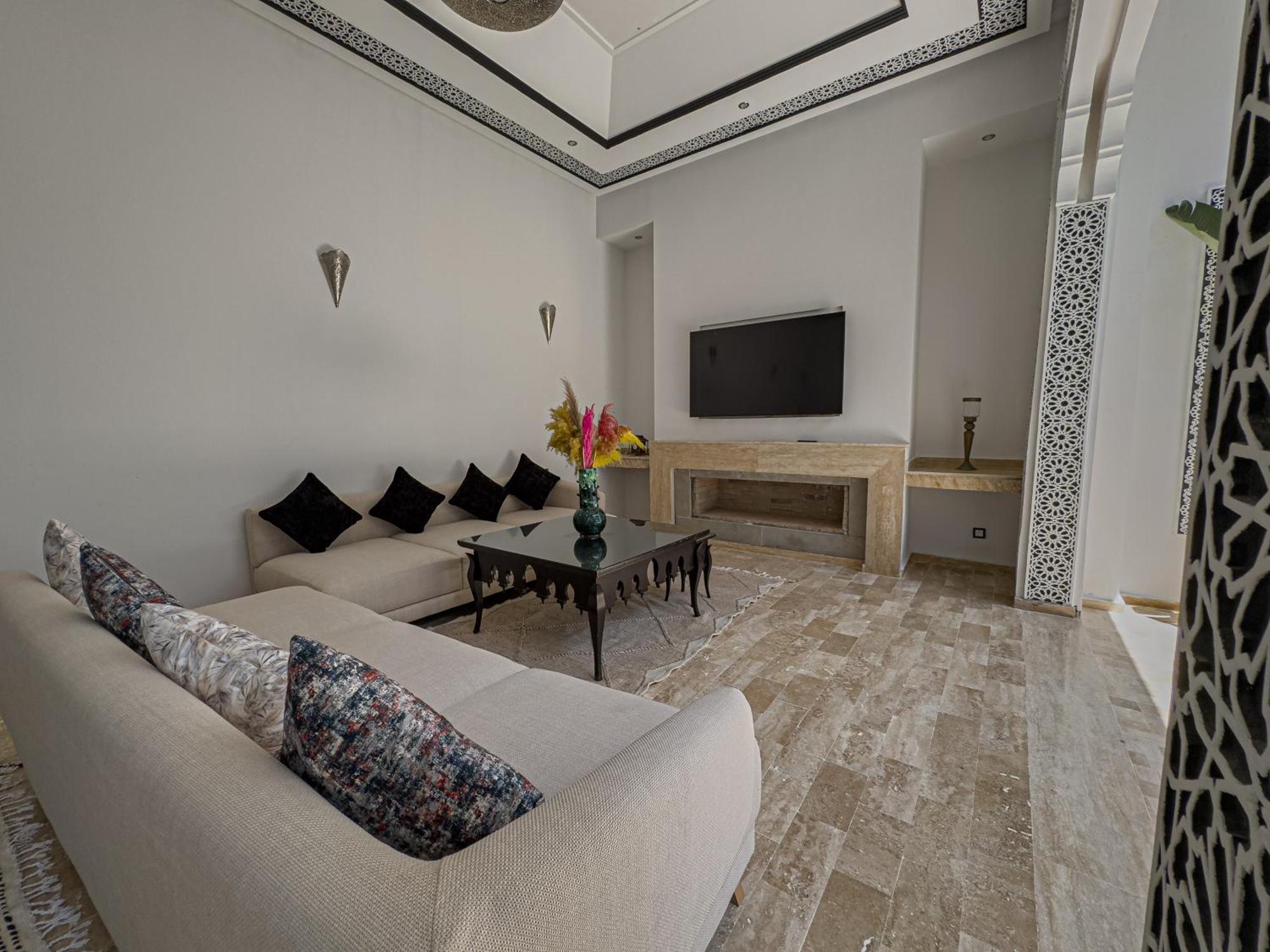 Tonaroz Gold Riad *