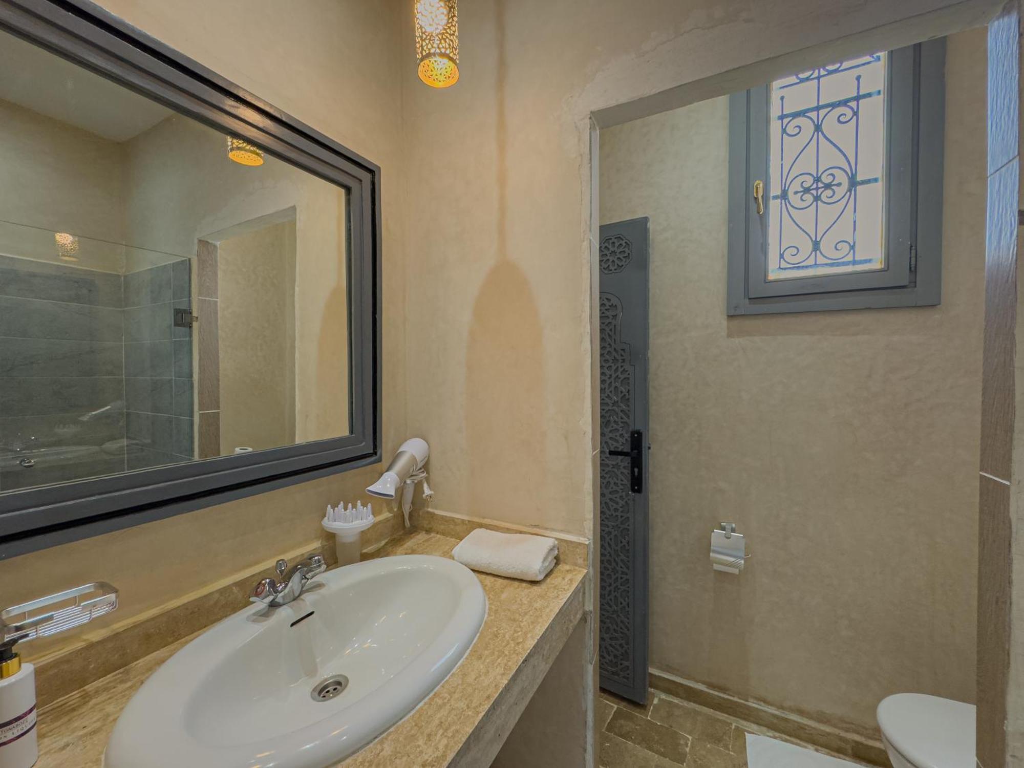 Tonaroz Gold Riad