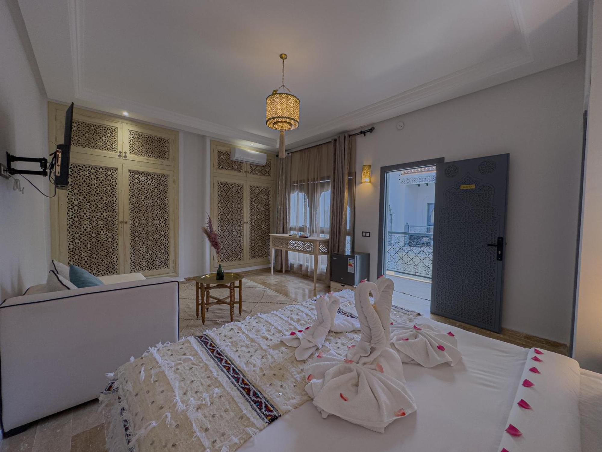 Tonaroz Gold Riad *